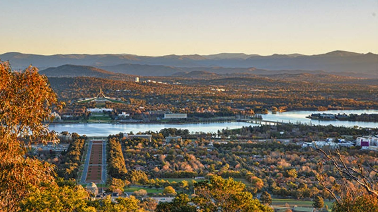 Final climb back toward the Mount Ainslie lookout carpark